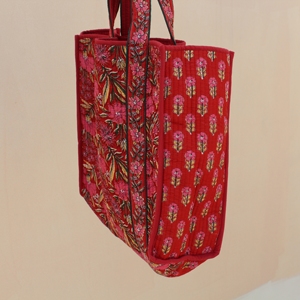 Sac fourre-tout matelassé réversible pour femme, double imprimé floral, écologique, fait main, multi-usages, pour le shopping, le quotidien, les voyages, fermeture éclair - Product Image 4