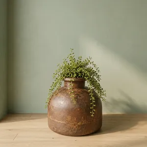 Pot de fleurs circulaire vintage en fer Matka, vase rustique, jardinière écologique JANGID ART CRAFTS IPL-017, pour entrée de maison ou jardin, style Rajasthan - Product Image 3