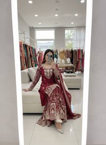 Robe Anarkali brodée rouge avec dupatta, tenue de mariage longue, coupe classique pour femme - Product Image 2
