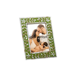 Elegante Marco de Fotos Decorativo Hecho a Mano con Incrustaciones de Madreperla, Acabado Brillante Premium, por Tradebyd - Product Image 2