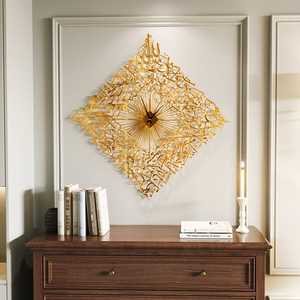 Décoration Murale en Métal Doré avec Calligraphie Arabe, Artisanat Traditionnel du Ramadan, Forme Irrégulière Découpée au Laser, Pièce Unique - Product Image 4
