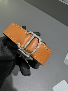 Montre pour homme avec cadran romain noir, lunette en moissanite incolore, bracelet en caoutchouc personnalisé, entièrement sertie de pierres, à prix bas - Product Image 2