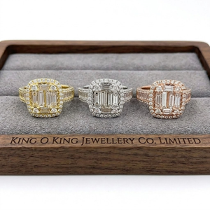 Anillo Delgado de Oro Blanco de 18k de Alta Gama con Diamantes Naturales de Corte Princesa, Anillo de Compromiso y Boda Moderno para Mujer - Product Image 4