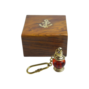Llavero Decorativo con Diseño Náutico y Acabado Dorado, con Caja de Madera Color Marrón - Product Image 2