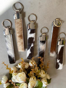 Nouveau vrai fait à la main véritable cheveux sur cacher fourrure cuir mignon charmant bracelet forme porte-clés Style occidental moderne coeur forme porte-clés - Product Image 3