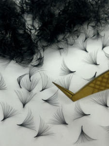 Extensiones de Pestañas de Volumen Extremo de Pelo Sintético al por Mayor, Bandejas de Pestañas Premade 10D 12D 14D 16D con Base Puntiaguda, Marca Privada - Product Image 5