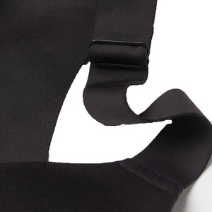 Sujetador deportivo de yoga sin costuras con cuello en V y espalda cruzada para mujer, color negro, soporte medio, transpirable, color liso - Product Image 4
