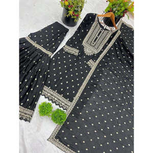 Sharara entièrement cousu par des designers avec un haut et un dupatta fantaisie pour les robes de soirée et de cocktail - Product Image 2