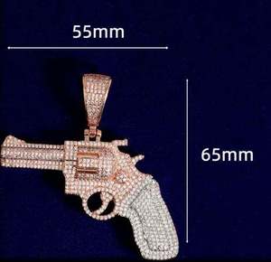 Colgante de pistola chapado en oro rosa con micro pavé de circonitas, amuleto de latón, joyería hip hop para hombre - Product Image 1