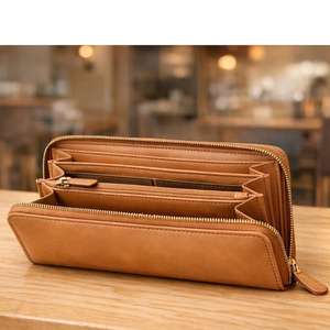 Basé sur des produits similaires, ce portefeuille compact et élégant, souvent en cuir PU, est conçu pour transporter des sacs en cuir. - Product Image 6