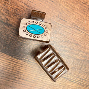 Nouvel arrivage d'outils de coiffure occidentaux élégants faits à la main en cuir gravé Outils de coiffure Mini pinces à cheveux Accessoires pour femmes - Product Image 6