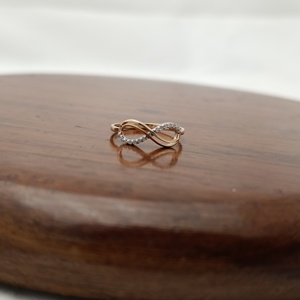 Anillo Infinito de Oro Rosa de 18K con Diamantes, Diseño Minimalista de Doble Aro, Joyería Fina para Mujer, para Bodas, Aniversarios, Fiestas y Uso Diario - Product Image 3
