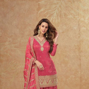 全缝制萨尔瓦·卡米兹长袍套装，宇宙丝绸，带刺绣和串珠工艺，设计师设计的库尔塔和长袍，搭配杜帕塔 - Product Image 1