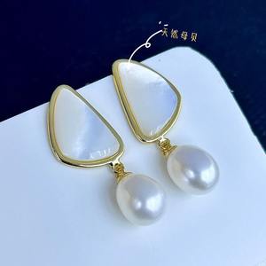 Pendientes Románticos de Perlas de Agua Dulce de 9-10 mm, Diseño Geométrico Tridimensional, Concha Natural, Plata Pura, Lujo Romántico - Product Image 1