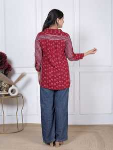 Elegante Blusa Casual para Mujer, Color Granate, Estampada, con Cuello y Botones en la Parte Delantera, Diseño Geométrico en el Panel Lateral, 100% Algodón, Corte Holgado - Product Image 3