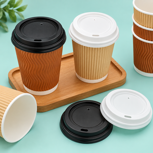 Couvre-tasses à café en plastique blanc et noir EcoRev ECO32 avec design vapeur, ouverture facile, fermeture lisse, jetables, pour gobelets à boissons - Product Image 4