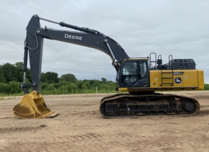 Excavatrice hydraulique presque neuve 2022 JOHN DEERE 470G LC de taille standard prête à être expédiée - Product Image 2