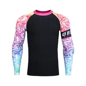 เสื้อแรชการ์ดแขนยาวสำหรับผู้ชาย พิมพ์ลายด้วยความร้อน ป้องกันรังสียูวี เสื้อกีฬา แห้งเร็ว เป็นมิตรกับสิ่งแวดล้อม น้ำหนัก 220 กรัม ผลิตจากโพลีเอสเตอร์/ไนลอน สีสันสดใส - Product Image 1