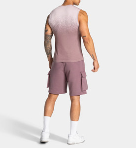Conjunto de 2 piezas para hombre al por mayor: camiseta sin mangas y pantalones cortos cargo en contraste - Transpirable, ideal para entrenamiento informal - Atuendo premium para el gimnasio - Product Image 1