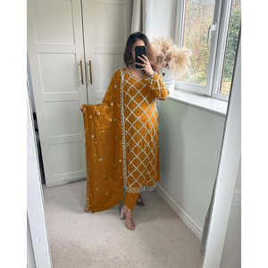 Bel ensemble haut et bas pour femmes avec Dupatta fantaisie pour les fêtes pour des occasions spéciales - Product Image 5