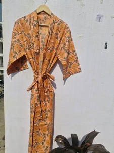 Bata Kimono de Algodón Floral Hecha a Mano con Estampado de Bloques - Product Image 6