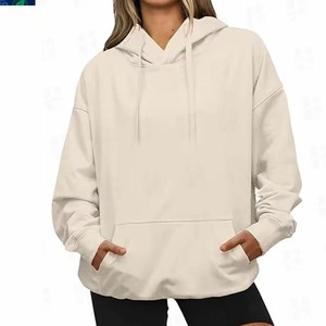 Sweat-shirt à capuche noir personnalisé pour femme, manches longues, style décontracté, avec rayures jaunes sur les poignets et les poches avant, en coton tricoté, OEM - Product Image 3