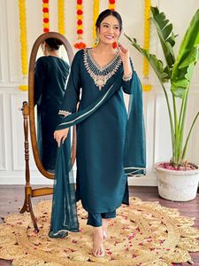 ชุดคุर्ติผ้าวิสโคสสีเขียวทะเลสุดฮิตสำหรับผู้หญิง ปักลายสวยงาม พร้อมกางเกงวิสโคสและผ้าคลุมไหล่พิมพ์ลาย - Product Image 5