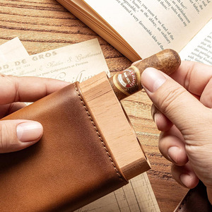 Estuche de puros de cuero premium con cortador integrado, estuche de transporte con cortador integrado y material de cuero genuino para mayor elegancia. - Product Image 6
