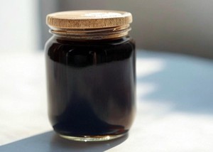 Miel Shilajit pura del Himalaya, deliciosa fuente de minerales esenciales enviados a todo el mundo desde la India en una botella - Product Image 3
