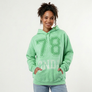 Compre sudaderas con capucha personalizadas, transpirables, informales, de estilo urbano, con hombros caídos, ecológicas, de punto, para invierno. - Product Image 4