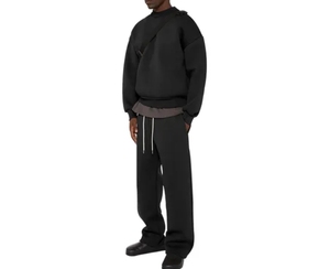 Ensemble de survêtement homme noir personnalisé avec logo, sweat-shirt col rond oversize et pantalon de jogging coupe ample - Product Image 2