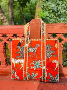 Bolso de mano acolchado de algodón hecho a mano con estampado animal, de gran capacidad, para compras, viajes, reutilizable y ecológico. - Product Image 5