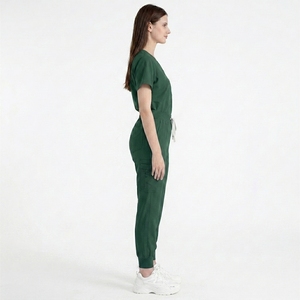 Tenue Médicale de Qualité : Ensemble Moderne de Vêtements de Travail pour le Secteur de la Santé, Conçu pour un Usage Quotidien en Hôpital et en Clinique - Product Image 3