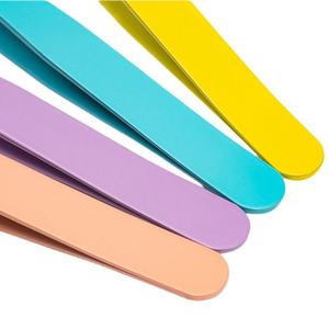 Juego de Pinzas para Cejas RMI de 4 Colores Diferentes, con Punta Plateada y 4 Puntas Diferentes, y Estuche Magnético Blanco - Product Image 3