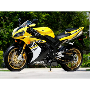 Superbike puissante au design avant-gardiste utilisant une Yamaha R1 1000cc pour une expérience de conduite à haute vitesse. - Product Image 1