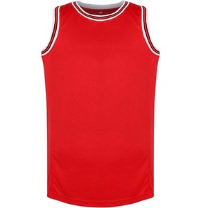 เสื้อบาสเก็ตบอลแบบกลับด้านได้สำหรับทีมชาย หมายเลขทีม 100% โพลีเอสเตอร์ ระบายอากาศได้ดี สีดำและสีขาว สำหรับฝึกซ้อมในฤดูหนาว - Product Image 1