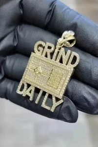 Colgante VVS Moissanite estilo Hip Hop, chapado en oro sobre plata 925, con incrustaciones de circonitas, bicolor, estilo Bust Down, para hombre. - Product Image 3