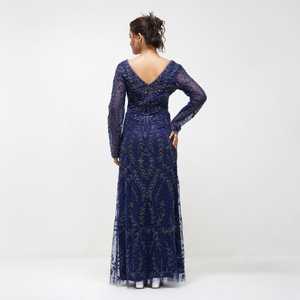 Robe de soirée élégante bleue en tulle perlé à col en V, coupe crayon midi, sans manches, motif floral, ajustée, avec logo frontal - Product Image 6