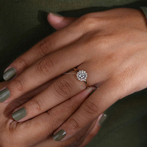 Anillo de compromiso de diamante cultivado en laboratorio de oro macizo de 14K, halo de corte redondo único con estilo de racimo, regalo de aniversario de boda certificado IGI - Product Image 6