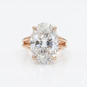 Anillo de compromiso clásico con diamante ovalado de laboratorio de 5 quilates, color DEF, claridad VS-VVS, halo oculto, banda dividida, oro macizo de 14K, banda ancha - Product Image 4