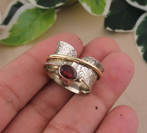 แหวนเงินแท้ 925 ประดับพลอยโกเมนสีแดงธรรมชาติทรงเบเซล  แหวนสำหรับผู้หญิง ของขวัญวันเกิด/วันครบรอบ  ประจำเดือนมกราคม - Product Image 3