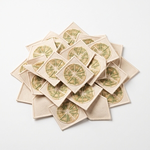 Badge personnalisé fournisseur direct, anémone de mer ronde, vie marine, corail, badge côtier, applique en sergé blanc cassé avec bordure mauve - Product Image 3