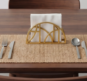 Porte-serviettes en métal plaqué or de qualité supérieure avec un design classique et moderne, parfait pour des tables élégantes et une décoration raffinée - Product Image 3