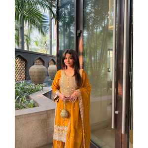 Vêtements de soirée pour femmes de créateur haut bas et magnifique ensemble Dupatta - Product Image 1