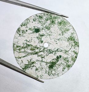 หน้าปัดนาฬิกาหินมอสอาเกตธรรมชาติ ขนาด 28.5 มม. หนา 1 มม. รูปทรงแบน สีเขียวขาว คลาสสิก สวยงาม อุปกรณ์เสริมนาฬิกา - Product Image 1