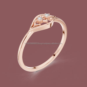 Bague Moissanite 10K et CZ en argent pour un usage quotidien - Product Image 1