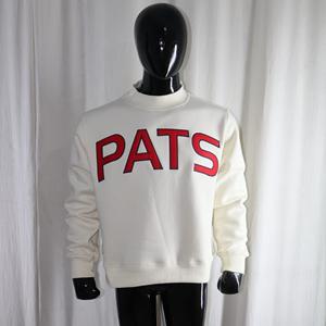 เสื้อสเวตเชิ้ตคอเต่า PATS CREAM สีแดง 100% ปักลาย Applique คอเสื้อกว้าง ด้ายคุณภาพดี - Product Image 1