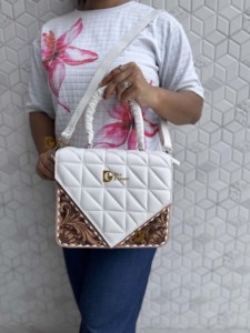 Bolso Bandolera de Cuero Genuino para Mujer, Diseño Único 2026, Estilo Bohemio Gitano, Cuero Repujado a Mano, Estilo Occidental, para Uso Diario - Product Image 2