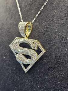 Colgante con el Logotipo de Superman, Chapado en Oro de 18K sobre Plata 925, con Incrustaciones de Moissanita, Forma de Escudo, Joyería Hip Hop Unisex - Product Image 4