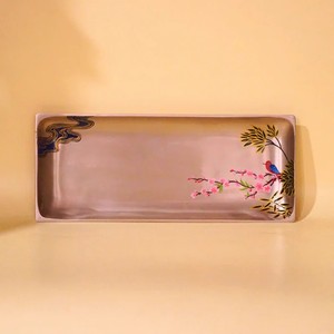 Elegante juego de platos para sushi de latón, cuidadosamente elaborado para fusionar la tradición atemporal con una presentación moderna. - Product Image 4